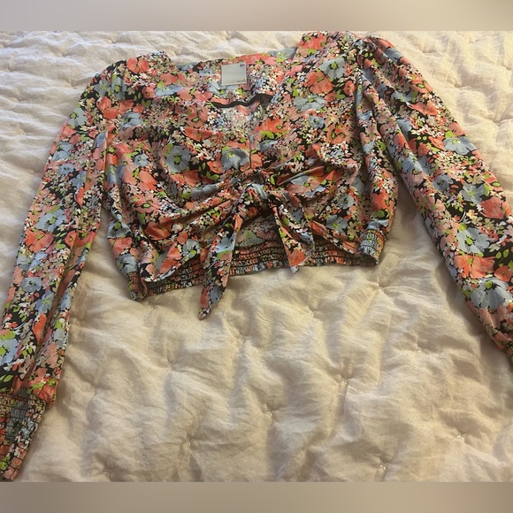 SO Loose Fitting Large Floral Crop Top - Picture 5 of 8